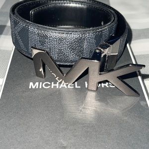 Black Michael Khors belt tailored to size 22-28